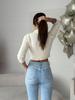 Modny ciepły sweter damski krótki crop półgolf damski warkocze ecru l