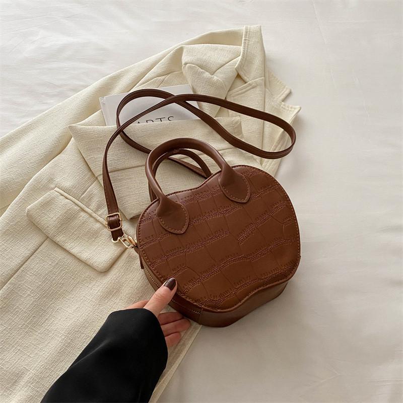 Chic Casual Crossbody Heart-shaped Bag For Women Perfect For Fashion Forward Outfits
