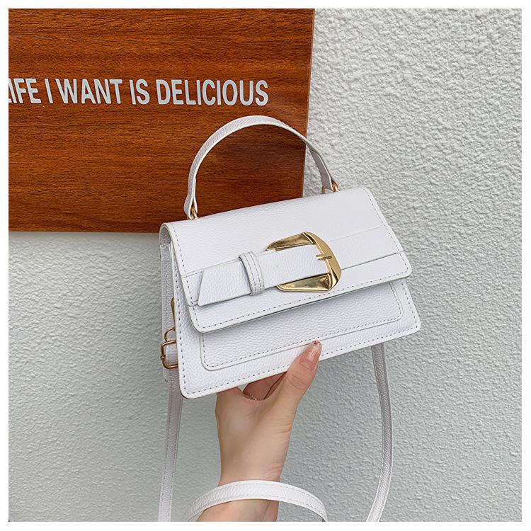 

Сумки с пряжкой, нишевый дизайн, текстурированные женские сумки, осень 2024, новая цепочка, маленькая квадратная сумка, модная, однотонная, через плечо белый