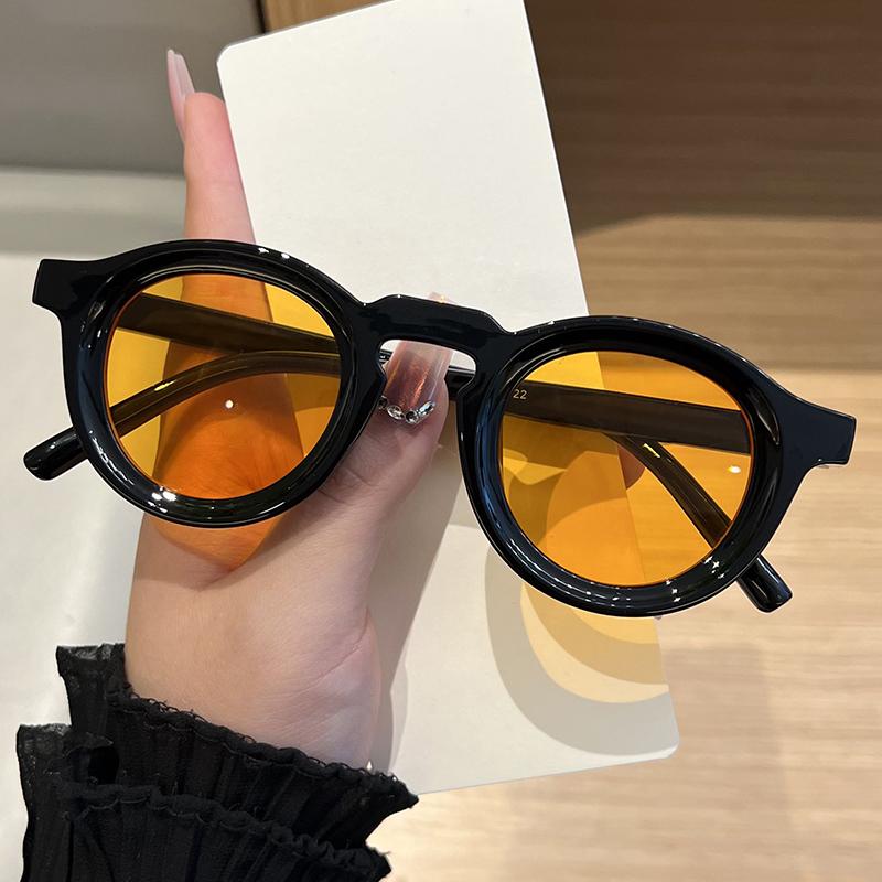 Retro Simple Style Round Sunglasses Women Men Luxury Brand Design Rivet Decoration Sun Glasses Travel Casual Eyewear Unisex