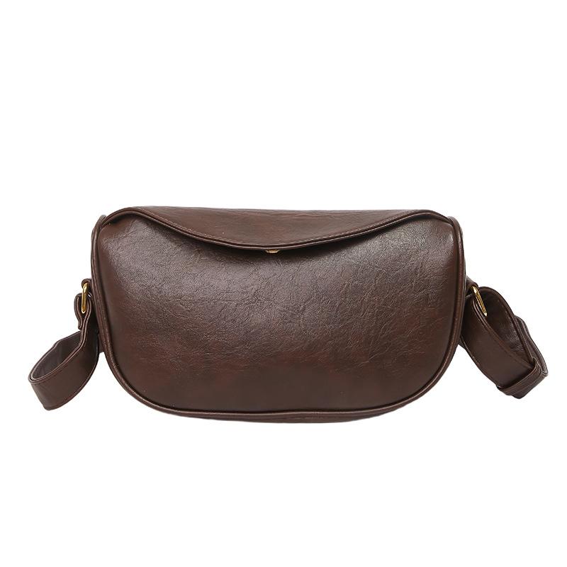

Large capacity simple dumpling bag fashionable texture 2025 autumn new foreign style shoulder bag Korean version commuter messenger bag коричневый