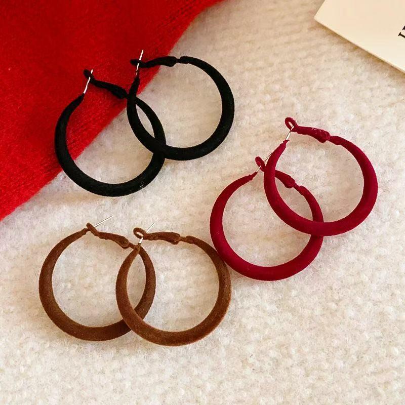 Velvet Leopard Print Hoop Earrings: Unique Design Enhances Face Shape for Autumn/Winter.