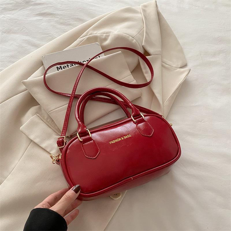 

Portable new bowling bag women s 2025 spring and summer new Korean version fashion shoulder bag simple casual high texture красный