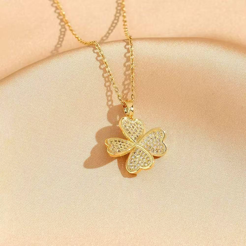 Vintage Titanium Steel Women's Pearl Pendant Necklace - Light Luxury Clavicle Chain