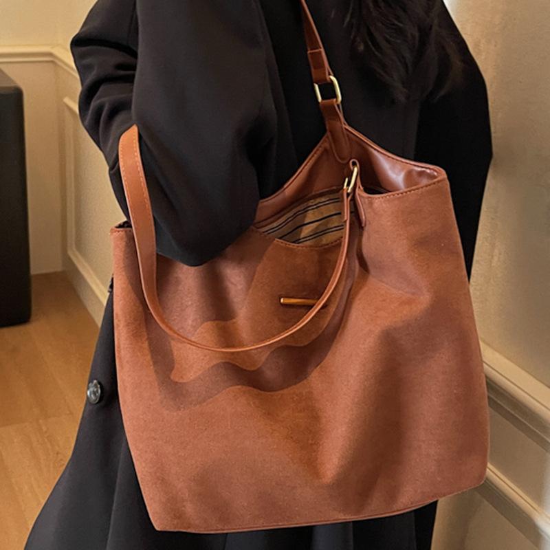 Retro large-capacity bag women's 2025 new autumn casual commuting shoulder bag simple foreign-style texture tote bag