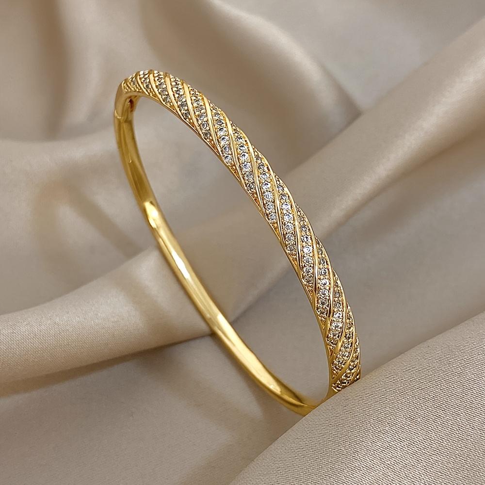 1A Stylish Twisted Half-circle Rhinestone Copper Bracelet, an Elegant and Versatile New Spring/summer Couple's Bracelet, Suitable for Daily Wear and