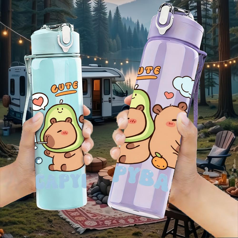 1 PZ Due Capibara Personaggi dei Cartoni Animati Gruppo 750ml Bottiglia d'Acqua in Plastica Colorata Tappo Flip-Top con Cannuccia Anti-Goccia Per Sport Ufficio Uso Domestico