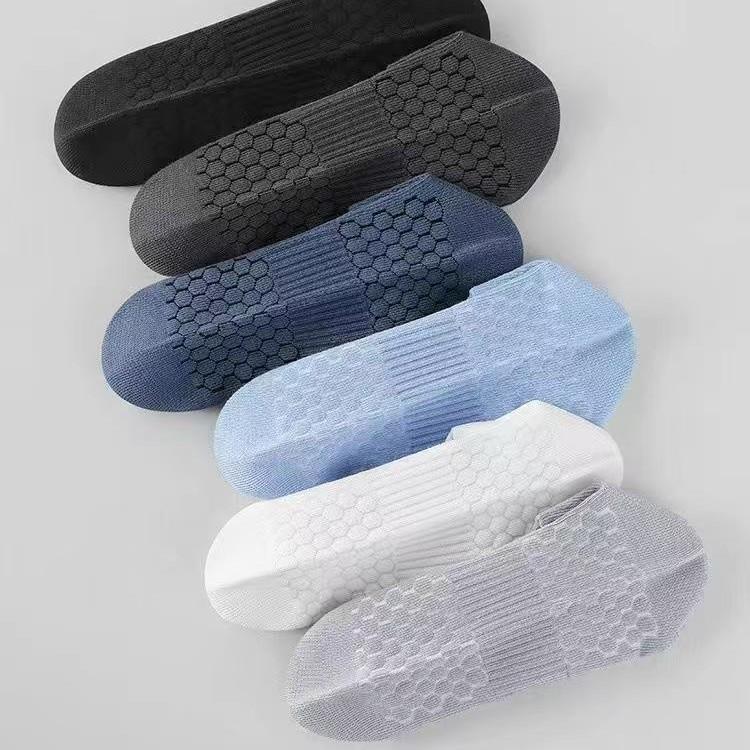 Men's Honeycomb Patterned Athletic Socks for Breathability Comfort Antibacterial Properties and Odor-free Feet.