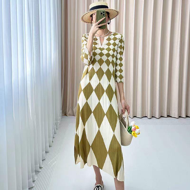 Women's Print Dress Spring Summer Diamond Print High-end Pleated Dress V-neck Long Dress