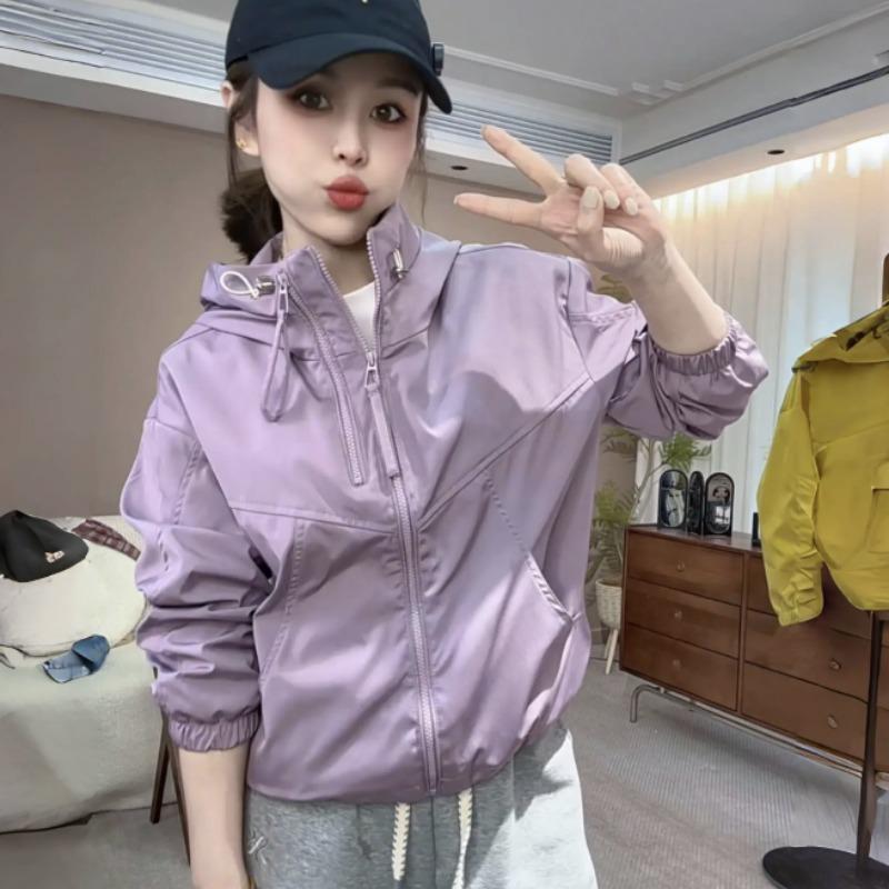 Fashionable Zippered Windbreaker Short Jacket with Hood Versatile Outdoor Jackets for All Seasons