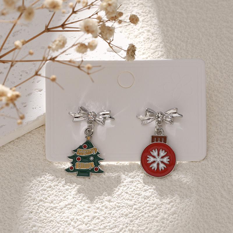 European & American Cartoon Rhinestone Christmas Earrings – High-End Asymmetrical Festive Jewelry for Women