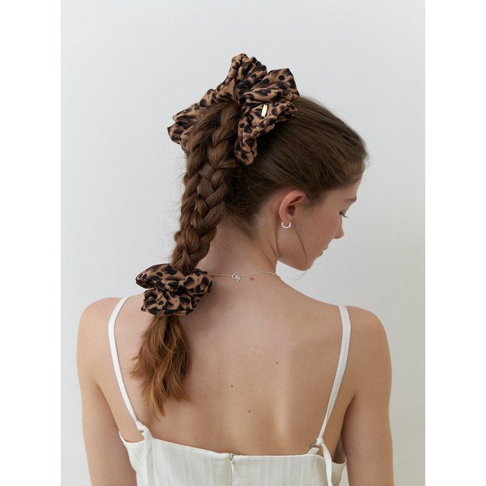

Carry Barrette Leopard Scrunch Small