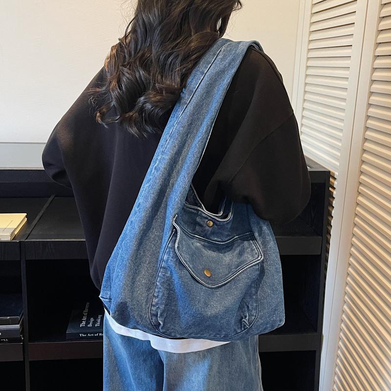 Casual Denim Shoulder Bag for Women Minimalist Daily Commute Crossbody Bag with Interior Zipper Pocket Simple & Cool Design