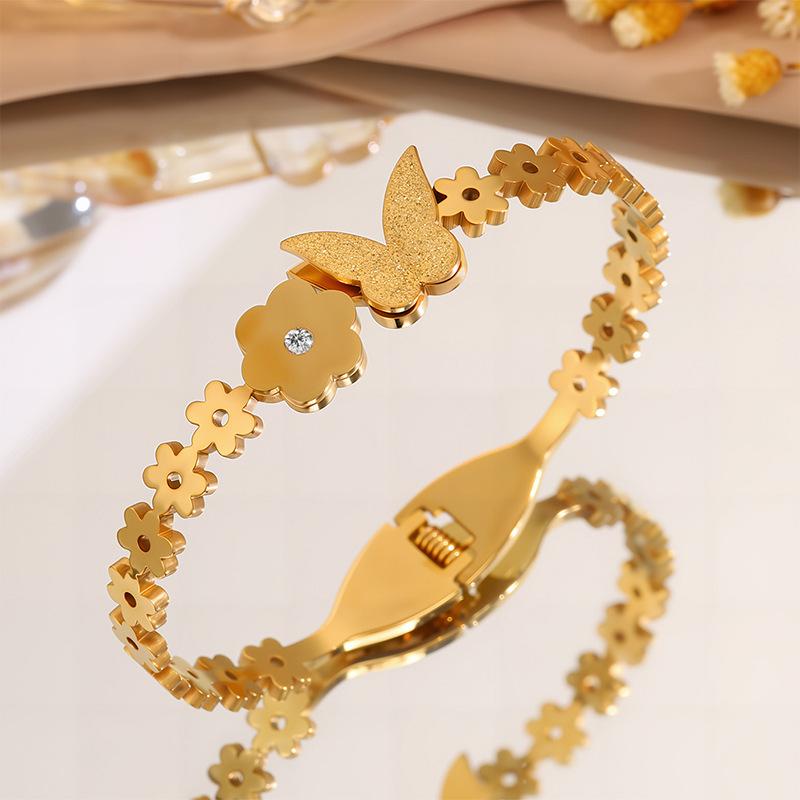 Titanium Steel Fashion Butterfly Petal Open Bracelet Bracelet Bracelet