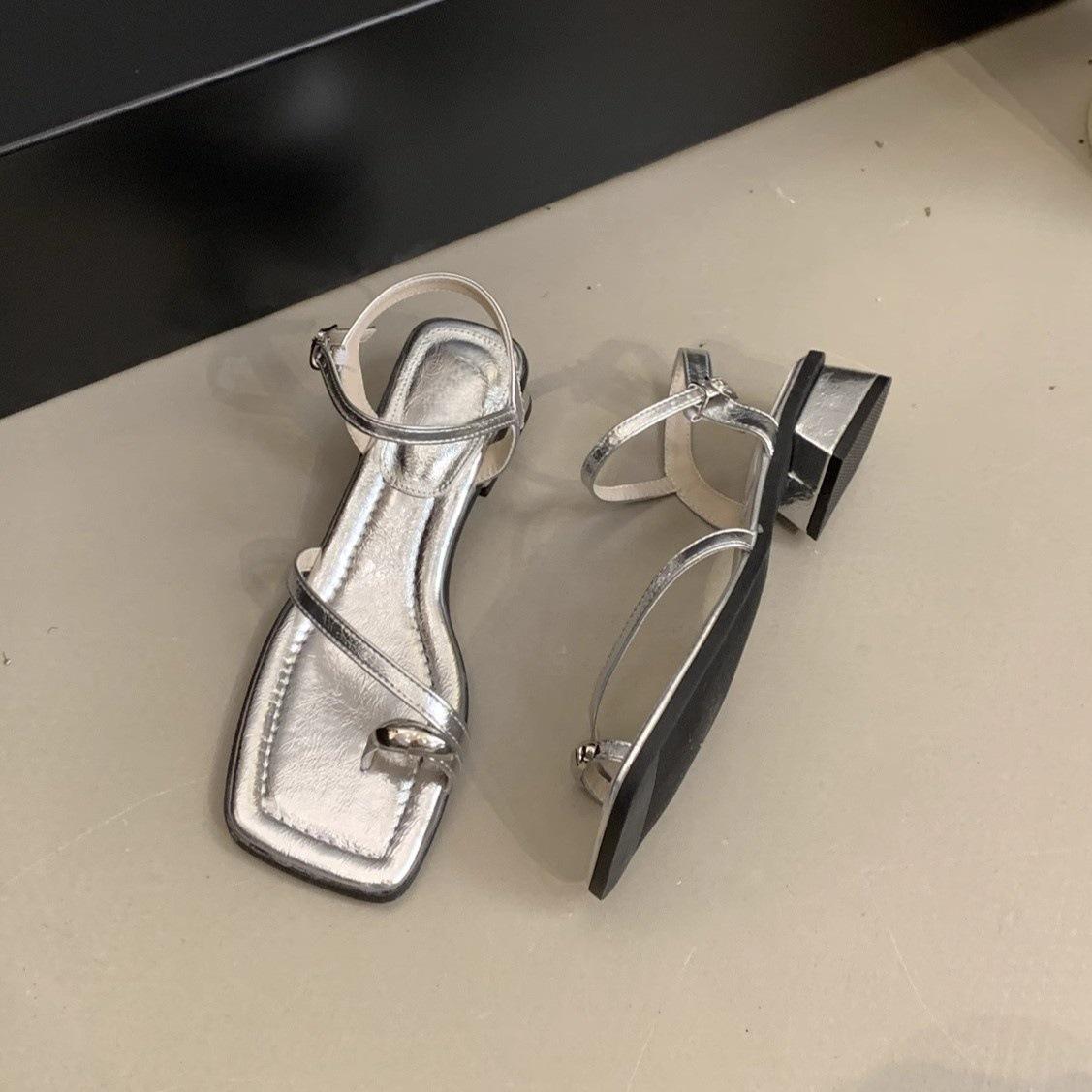 

French beautiful silver toe sandals women s summer 2025 new 3cm small thick heel one-word buckle Roman shoes 40