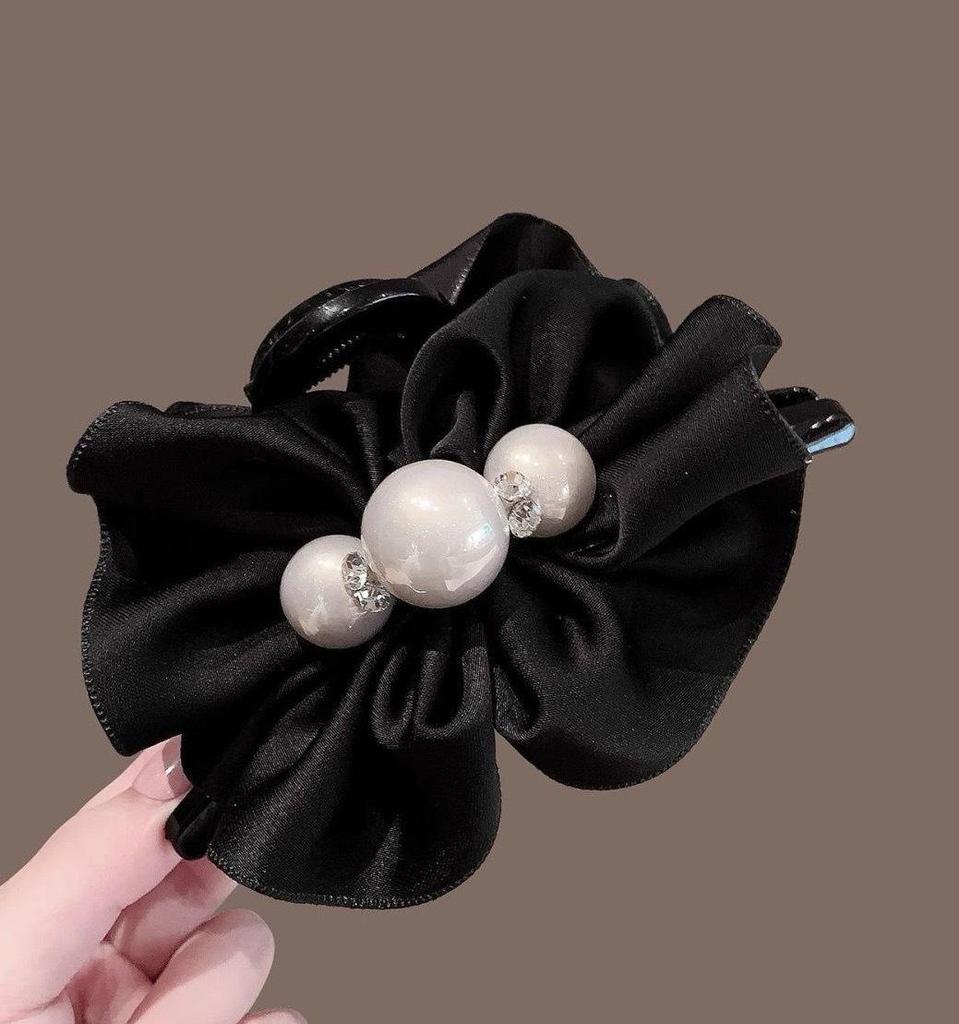 Exquisite Pearl Flower Shark Clip 2025: Stylish, Large Volume Hair Accessory