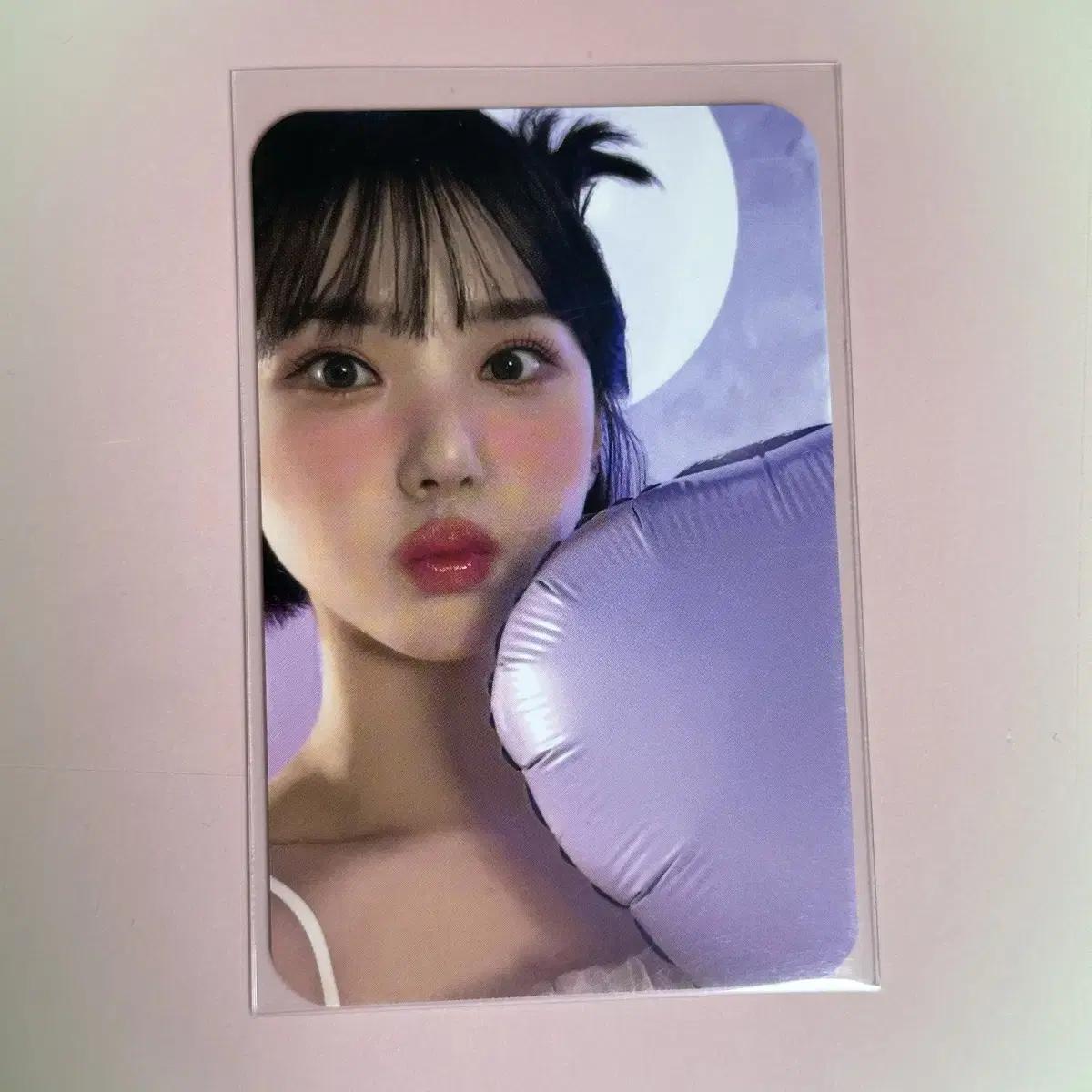 

Viviz Pitch Sea Scary Photocard Foca
