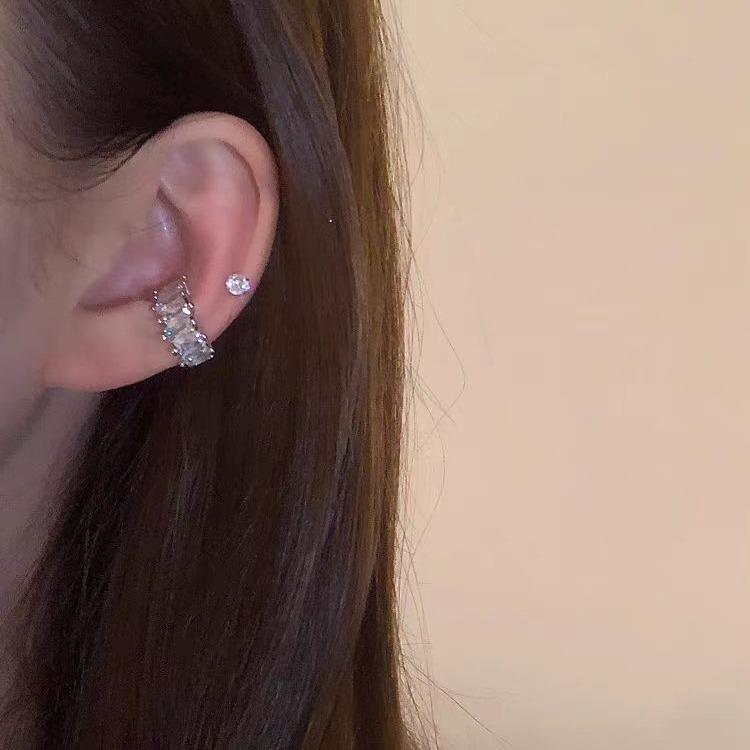High-End Zircon Ear Cuff: Simple, Luxurious Design with Shiny, Non-Pierced Elegance