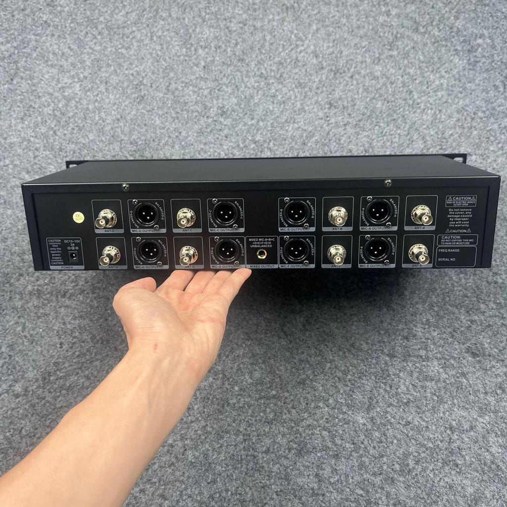 Wireless One-to-Eight Conference Microphone System