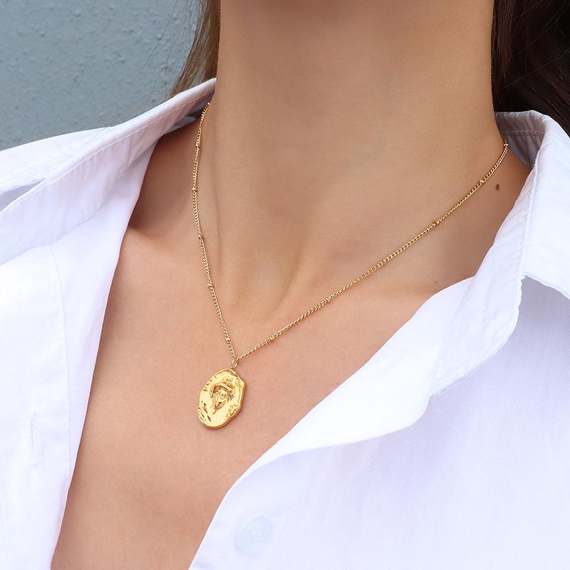 European-Style Clavicle Necklace: Minimalist Titanium Steel, 18k Gold, P971 Portrait Design for Women