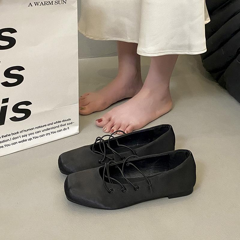 

Синие атласные ретро туфли Мэри Джейн с квадратным носком и перекрестными ремешками, летние новые туфли на плоской подошве с мелким вырезом, одинарные туфли для женщин 40 чёрный