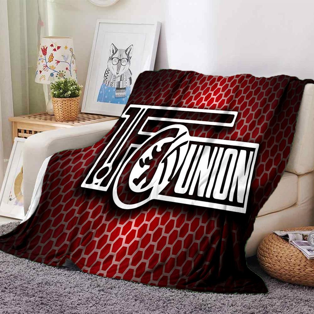 Fußball-Verbands-Emblem Flanelldecke, Weiches Polyester, Modernes Design, Ganzjahresnutzung für Camping, Reisen, Geschenke für Feiertage oder Geburtstage