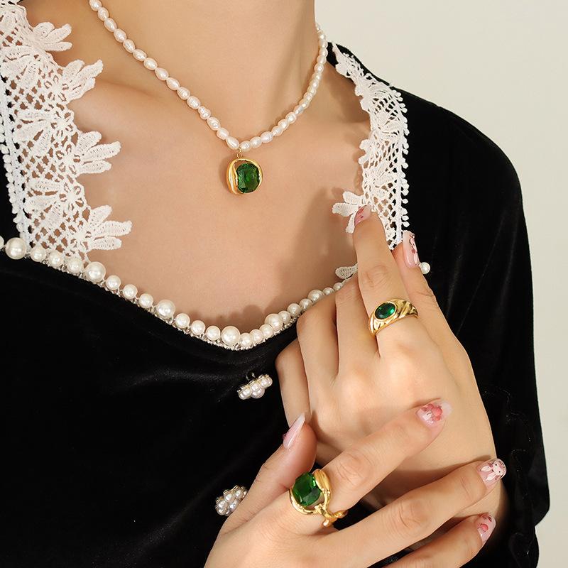 Collana di perle d'acqua dolce naturali di lusso in stile corte francese, non sbiadisce, gioielli da donna con ciondolo in zircone smeraldo.