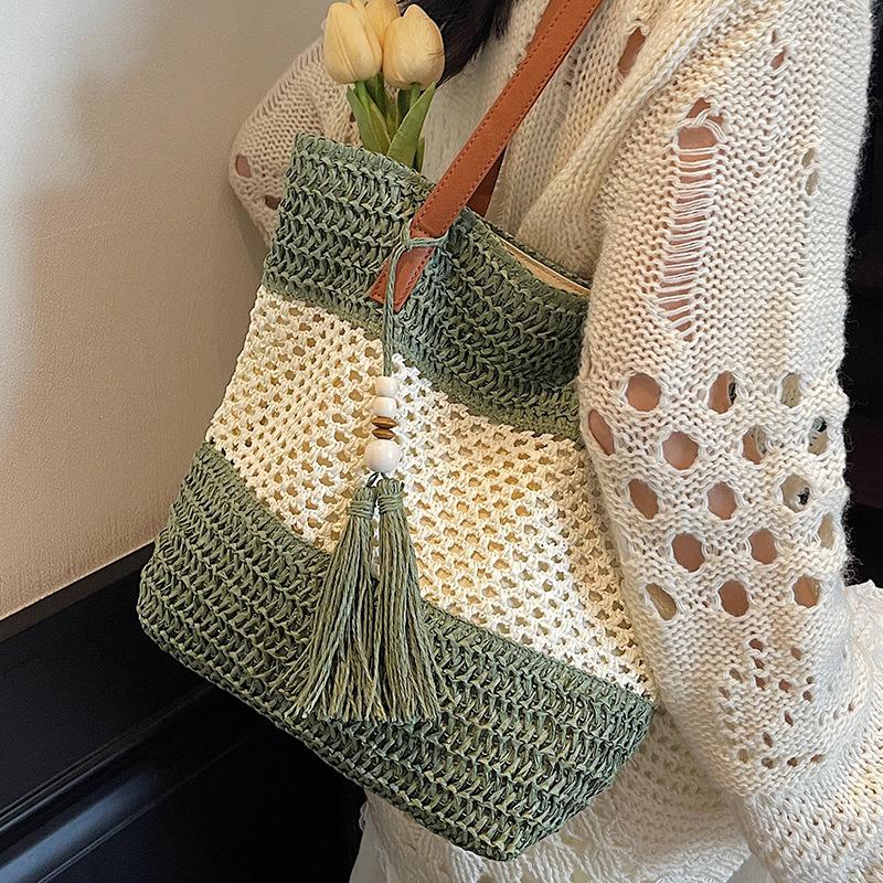 Personalized Trendy, Niche, High-end Style, Women's Single-shoulder Tote Bag with An Underarm Compartment