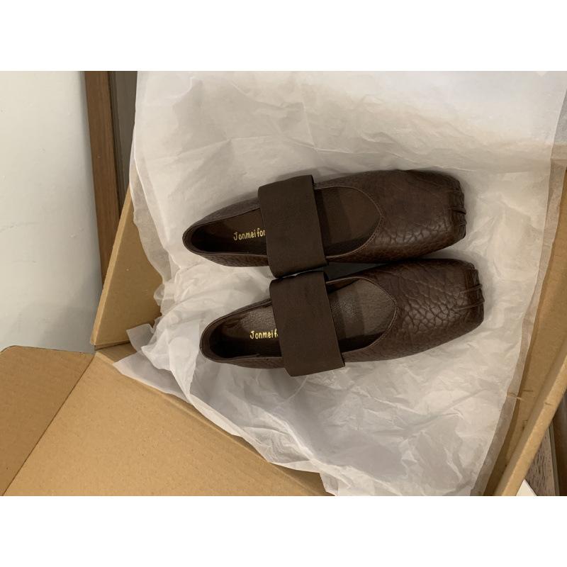 

Niche design sense one word pig nose ballet single shoes women s 2025 autumn new model elephant pattern square head inner height increase Mary 39