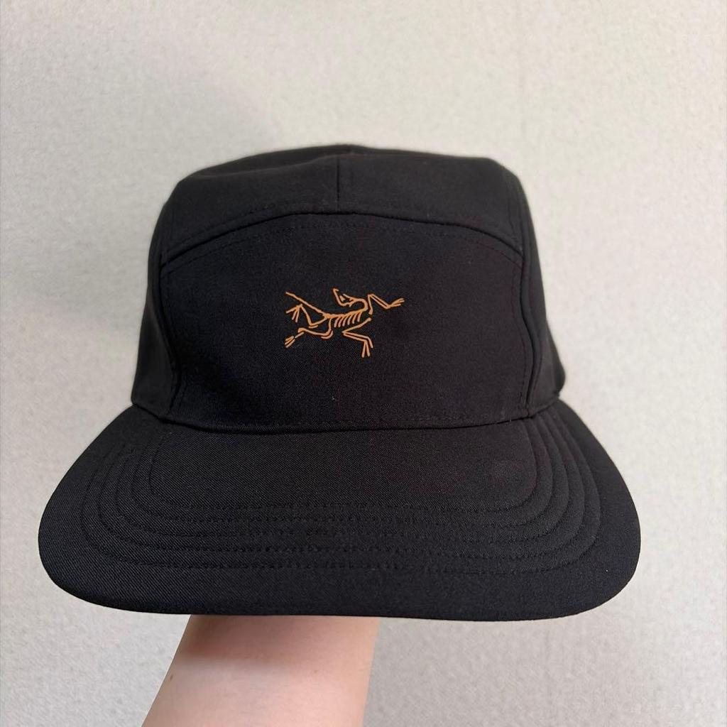 Used ARC'TERYX hat