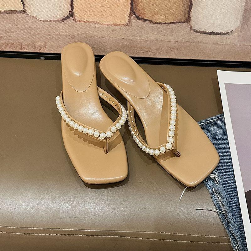Fashion pearl flip-flops women's outerwear 2025 summer flat bottom with skirt versatile Sanya beach shoes