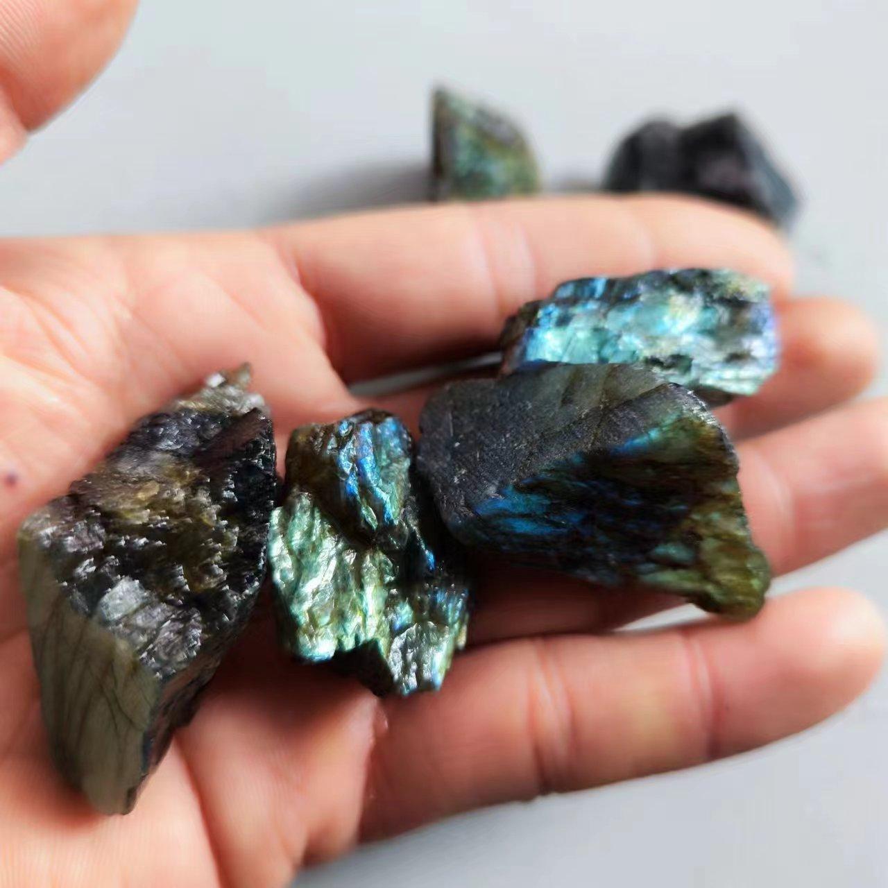 

Натуральный Красочный Красивый Кристалл Лунного Камня Камень Лабрадорит Образец Декоративный Целебный Украшение для Дома Обучающая Руда 2-5cm