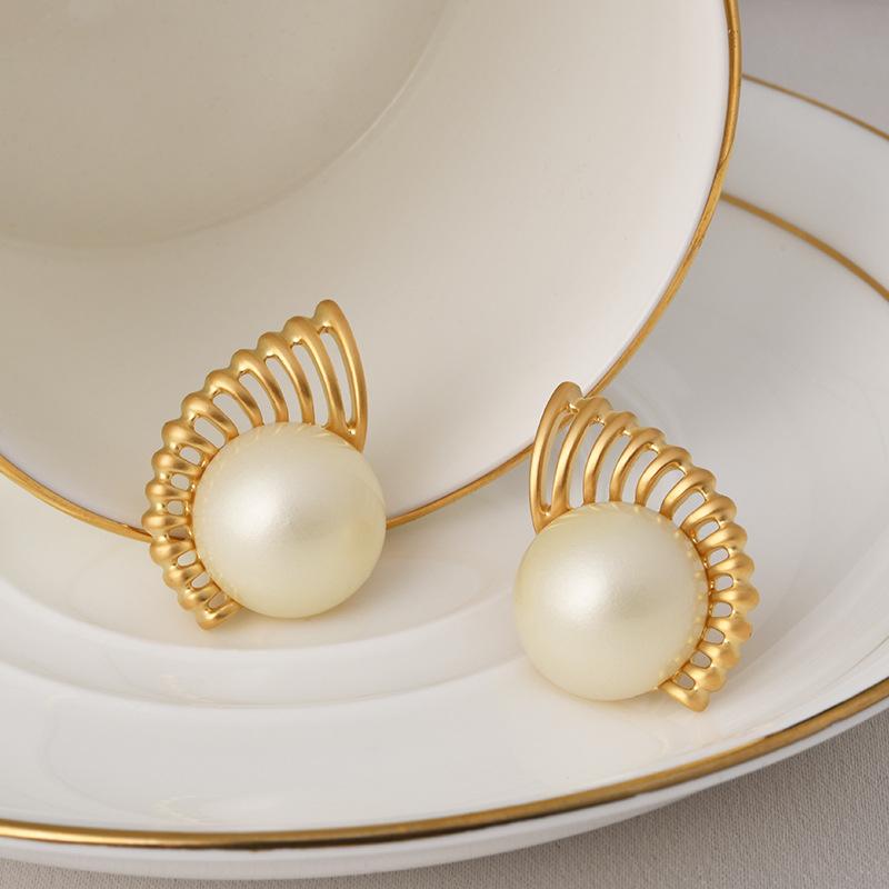 Geometry Sector Round Imitation Pearl Stud Earring for Women Korean Sweet Ear Wedding Party Jewelry