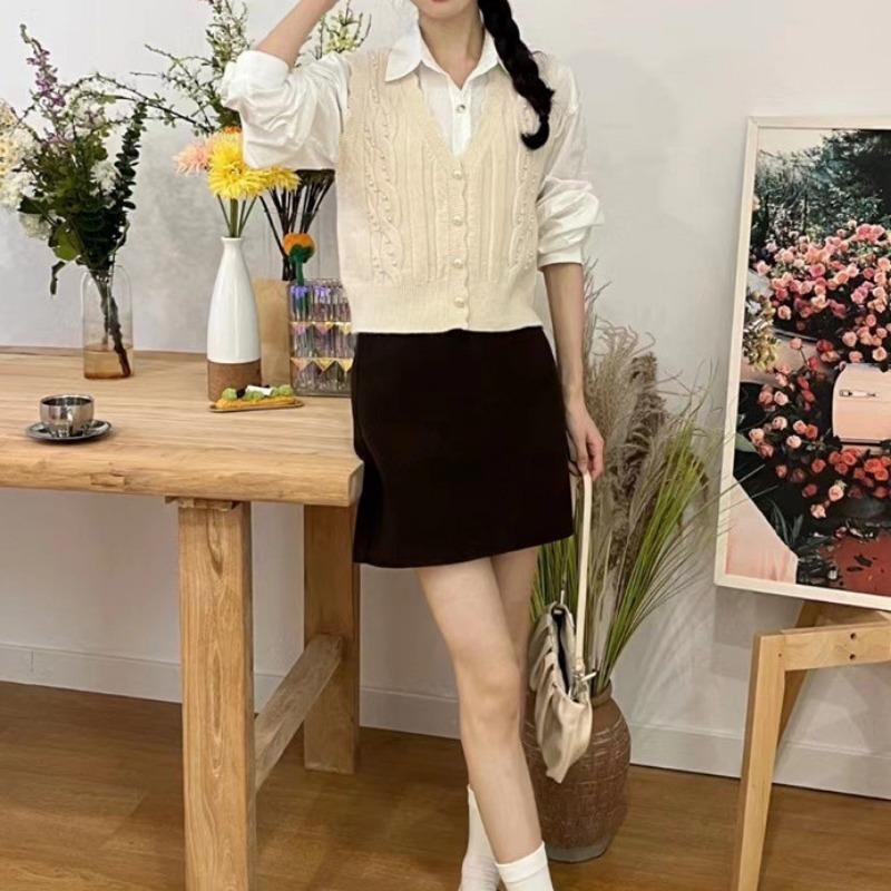 Women's Autumn and Winter Sweet Pearl V-neck Knitted Waistcoat
