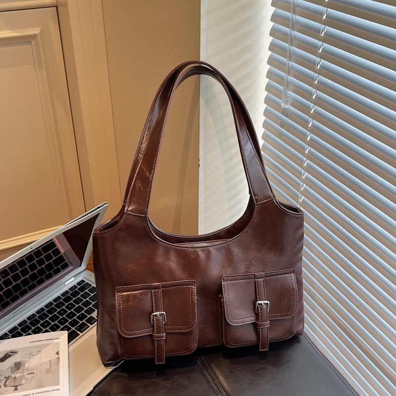 

Large-capacity bags women s new popular autumn and winter retro shoulder bags go out fashionable commuting темно-коричневого кольору