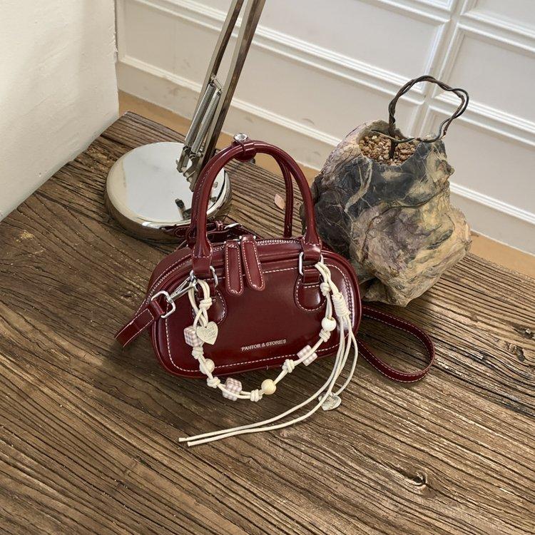 Spring and summer fashion versatile women s zipper portable messenger bag women One size красный 2990₽