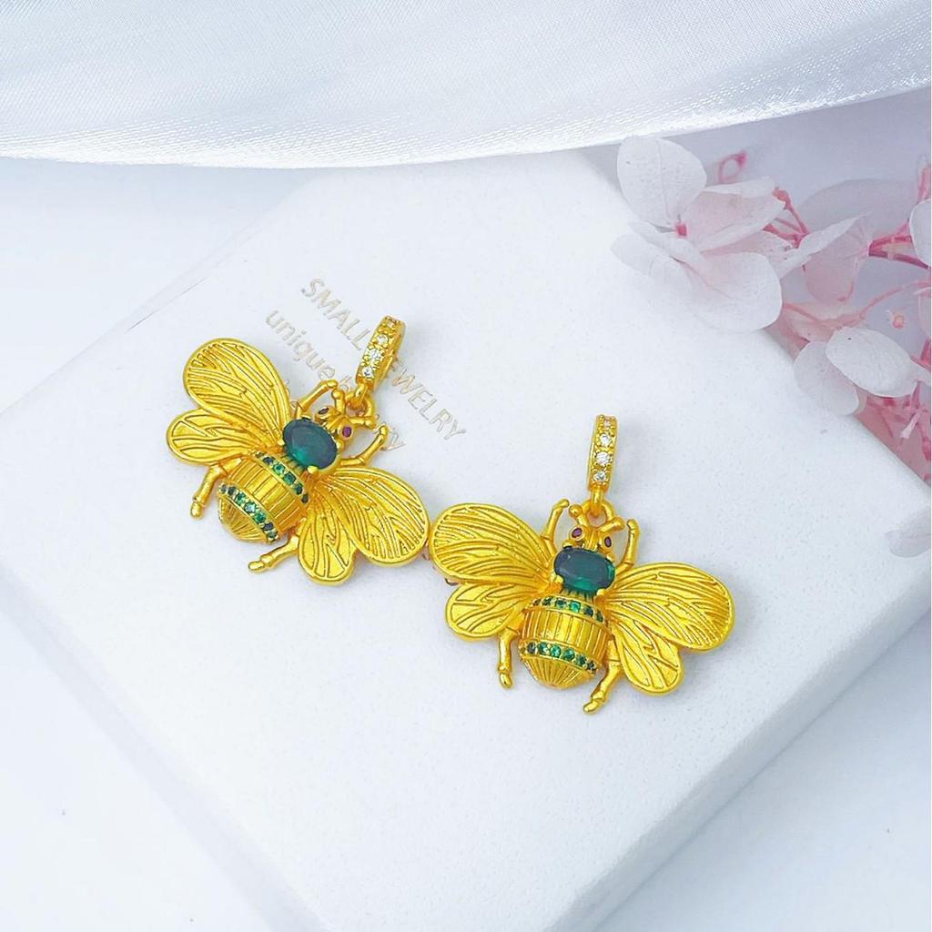 Vietnam Sa Gold Little Bee Pendant: Women's Cute Fashionable Gold Cloisonné Enamel Clavicle Chain.