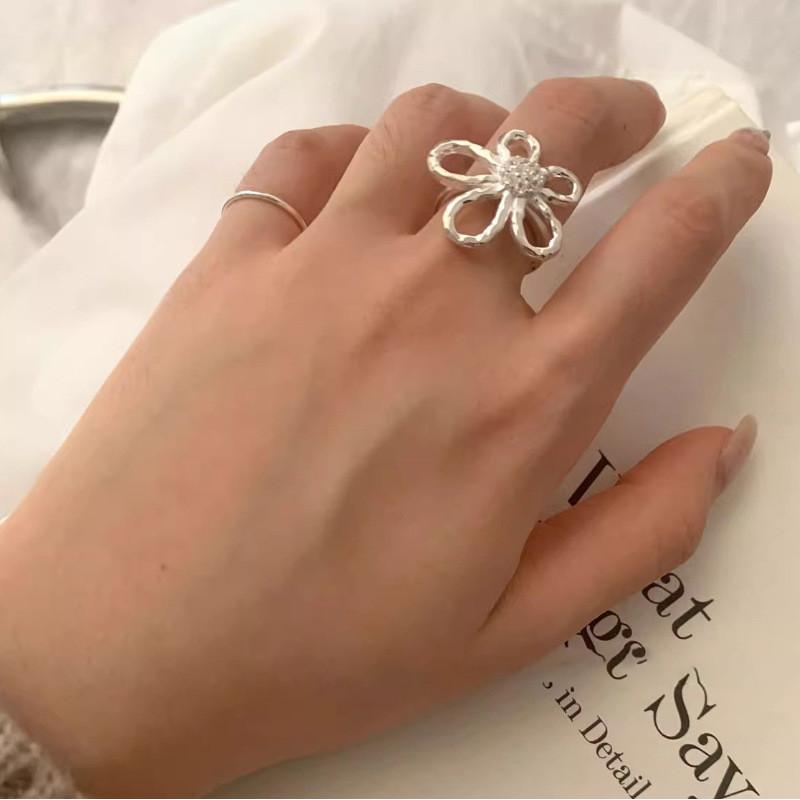 Trendy And Fashionable Large Flower Design Ring For Women Adjustable Open Style