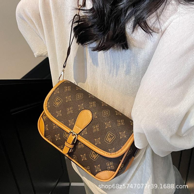 Fashionable and Versatile Retro Small Square Bag 2025 New One-shoulder Crossbody Women's Bag Presbyopia Baguette Bag Foreign Style High-end Trend