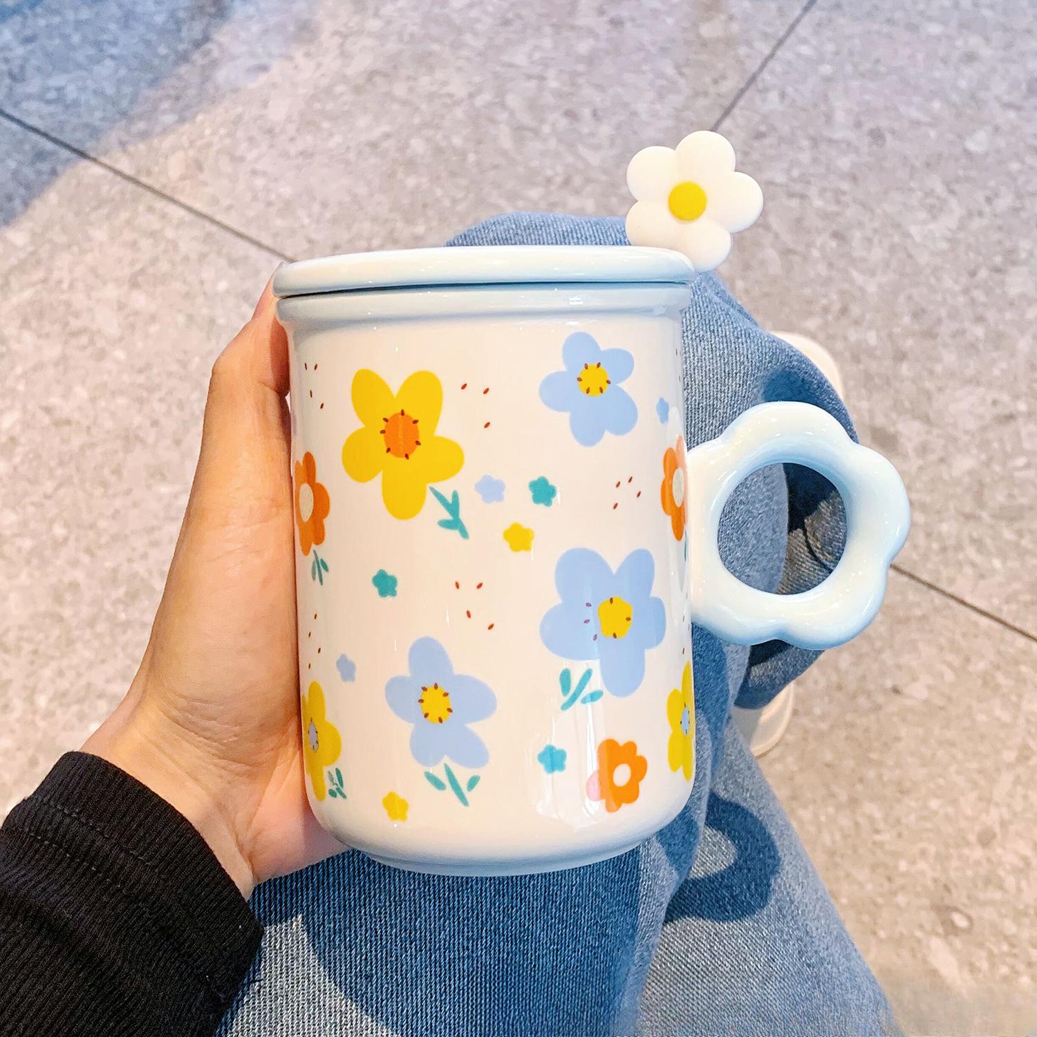 

Высококачественная керамическая чашка с крышкой и ложкой с цветочным рисунком для девочек, бытовая чашка для воды, кружка, офисная чашка для кофе, чая 301-400ml