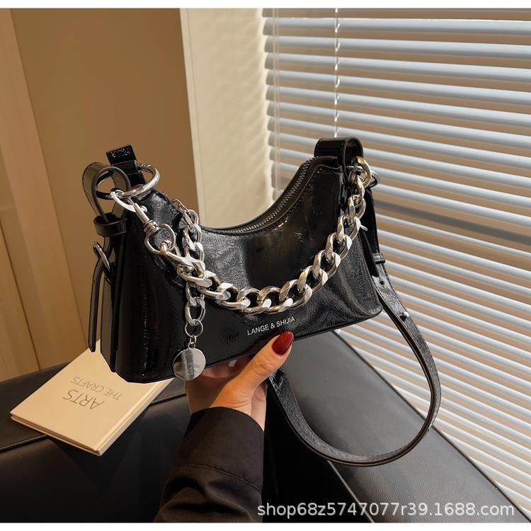 2025 Spring New Chain Crescent Bag French Niche Commuter Crossbody Bag Commuter Women's Shoulder Bag