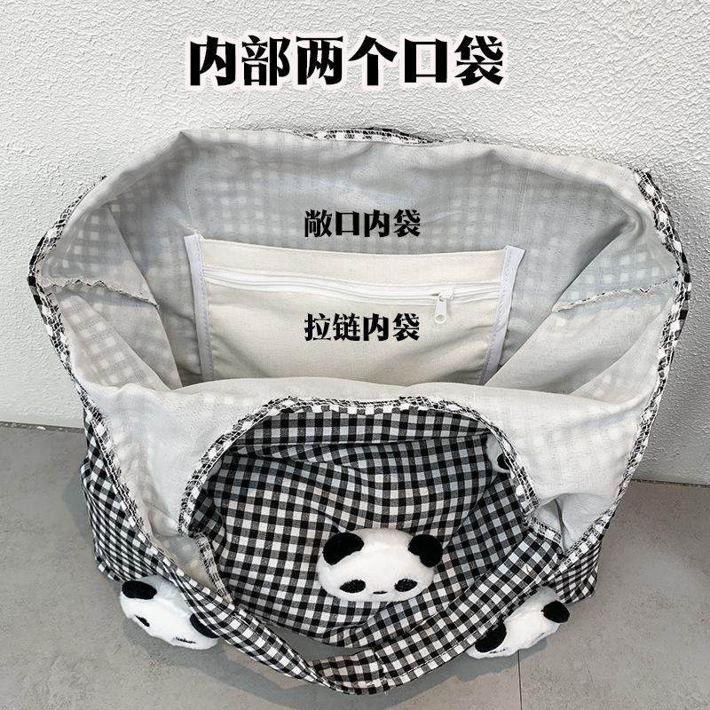 Einfache karierte Damen-Umhängetaschen Niedliche Pandabär-Puppe College-Mädchen Weste Canvas-Handtaschen Große Kapazität Lässige Damen-Einkaufstasche