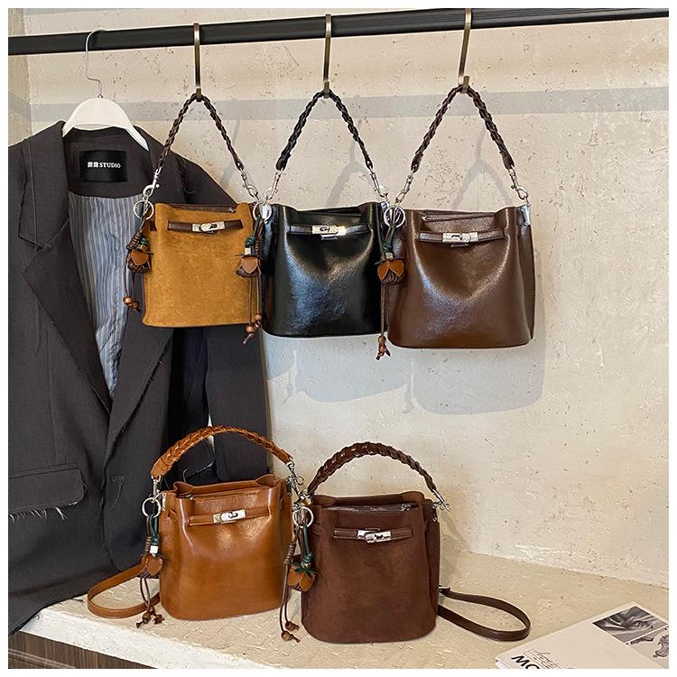 Damska retro tkana torebka crossbody typu bucket - styl europejski i amerykański, torebka casualowa high-end na jedno ramię pod pachę