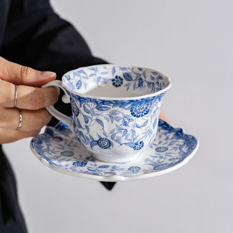 Creative Blue and White Porcelain Coffee Cup Saucer Modern Blue Floral Ceramic Tea Cup Exquisite Dessert Coffee Cup Couples' Mug