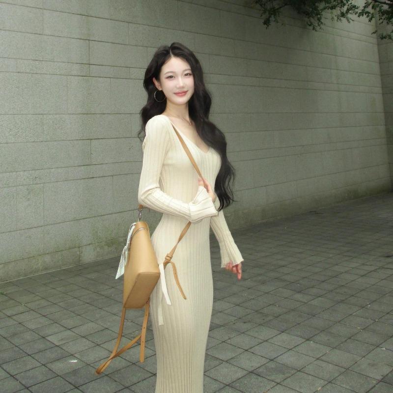 Gentle V-neck Pit Strip Knitted Dress Autumn New High-end Temperament Slim-fitting Inner Hip-wrapped Dress