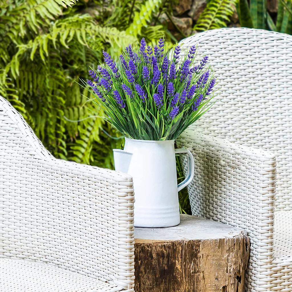 Künstliche Lavendelblüten, violette Pflanzen für die Dekoration des Hausgartens, Blumenarrangement in Vase, pastoraler Stil, simulierte grüne Pflanzen