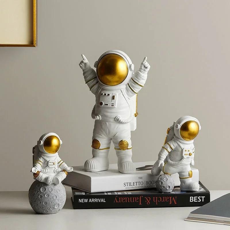 

New 3 Pcs/Set Astronaut Decoration Cute Model Little Astronaut Car Home Living Room Desktop Decoration Decoration Birthday Gift золотой