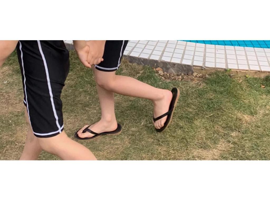 Boys' and Girls' Quick-Dry Sunscreen One-Piece Swimsuit 2025 - Professional Training Swimwear for Kids