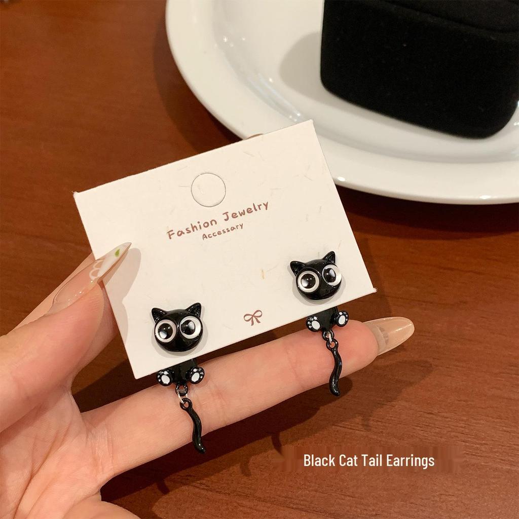 Cartoon Cute Drip Oil Cat Ear Clip: No Piercing Needed, Stylish & Sweet Fashion for Women, Teens, and Girls.