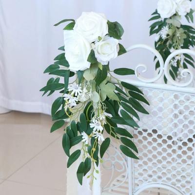 1 Stück Hochzeitsgangdekorationen für Hochzeitszeremonie Kirchenbankblumen für Kirchenstuhl-Dekor Partydekor mit künstlichen Blumen Eukalyptusbändern Weiß